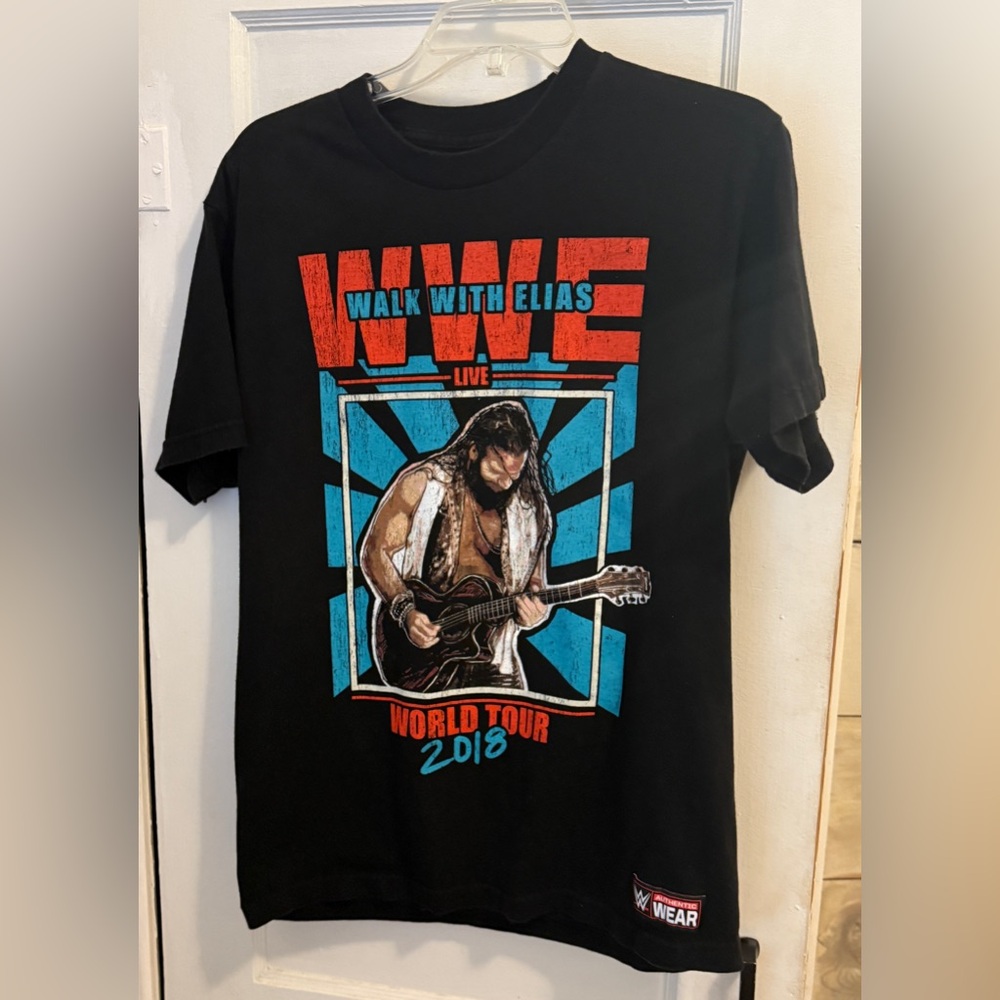 WWE Authentic Wear World Tour 2018 Men’s Medium Tee